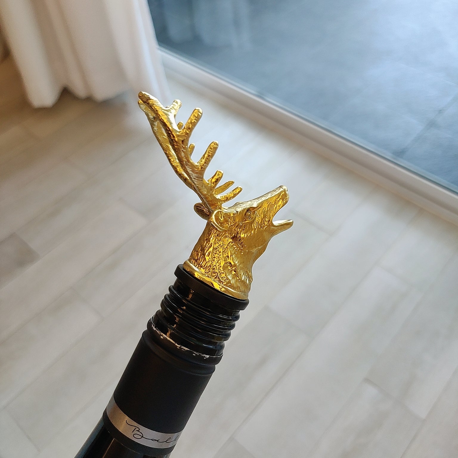 Reindeer Wine Pourer and Aerator – Gold - Image 4