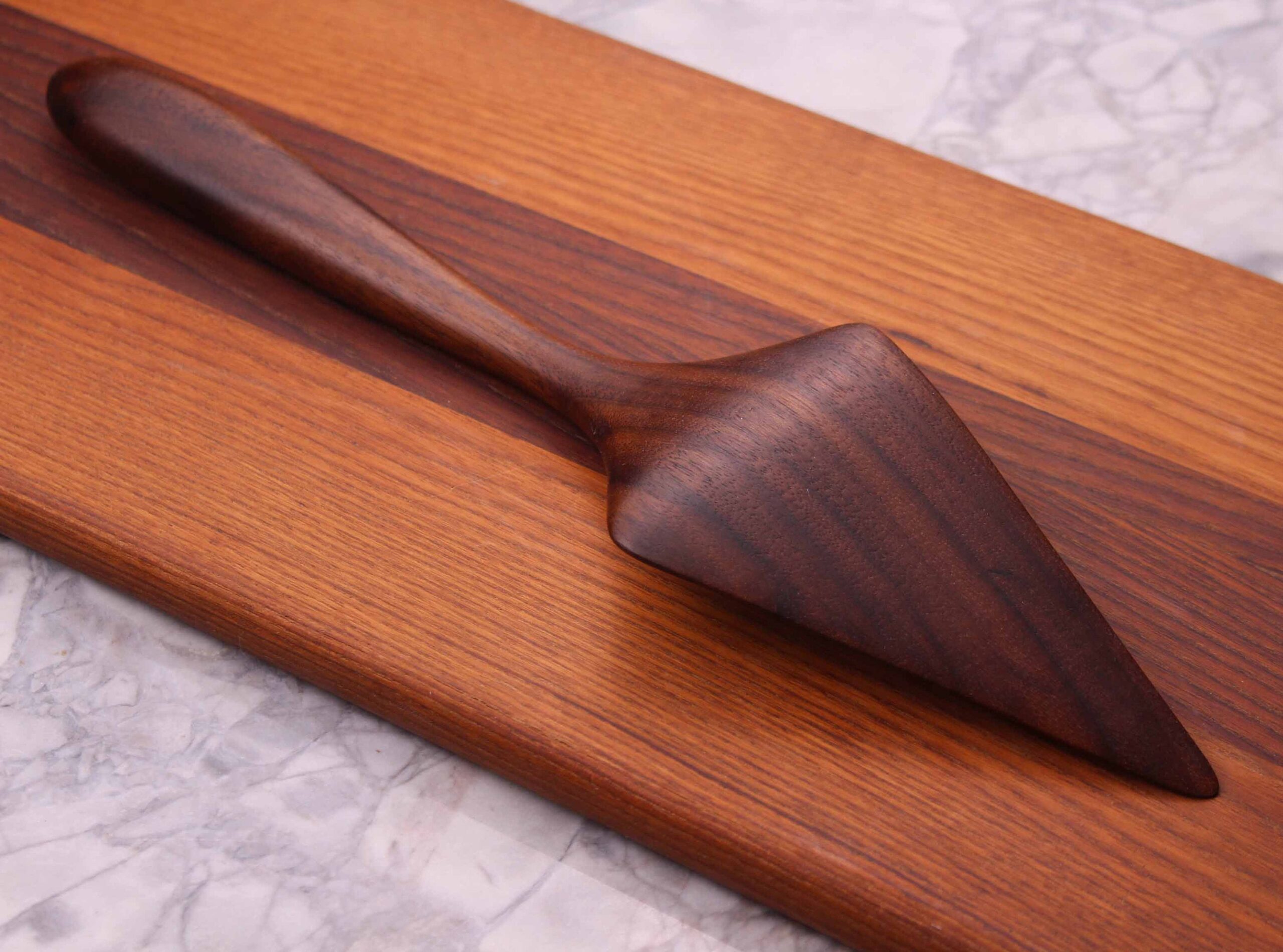 Handmade Wooden Pie Server – Black Walnut and Sugar Maple - Image 9