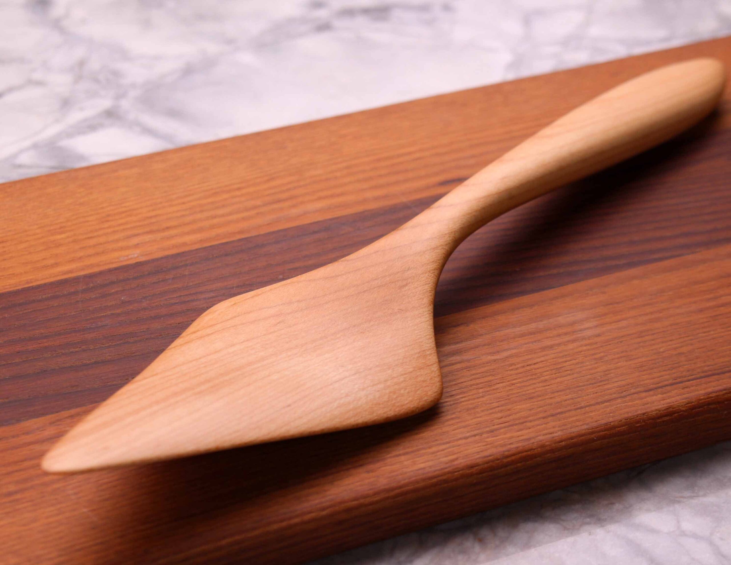 Handmade Wooden Pie Server – Black Walnut and Sugar Maple - Image 8