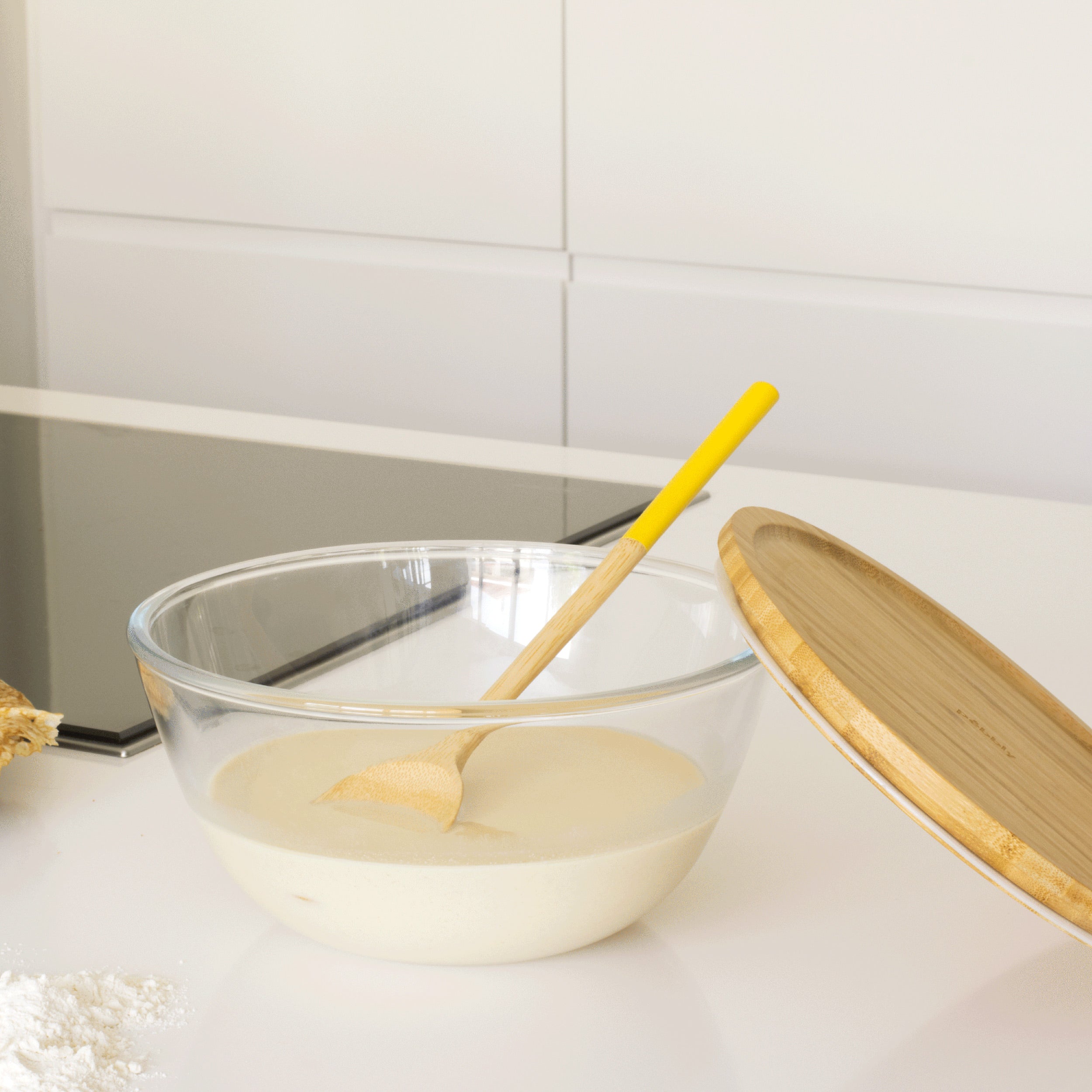 Glass Mixing Bowl with Bamboo Lid – 2.6 L - Image 2